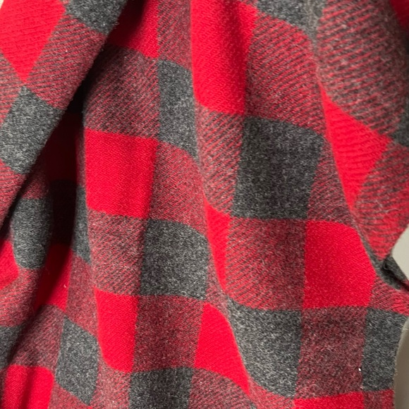 Pendleton /LL Bean Red/Gray Fringe Plaid Wool Throw Good Condition - Picture 3 of 7